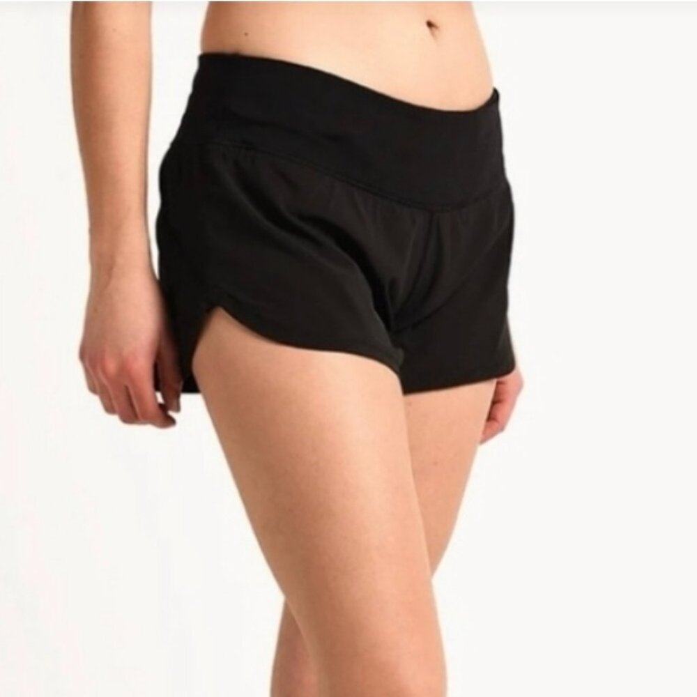 Vuori Omni Performance athletic shorts